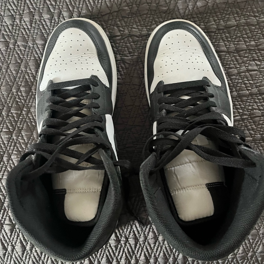 Men’s Nike Air Jordan 1 Mid SE in the "Panda Elephant" colorway Size 10.5 - Picture 3 of 5